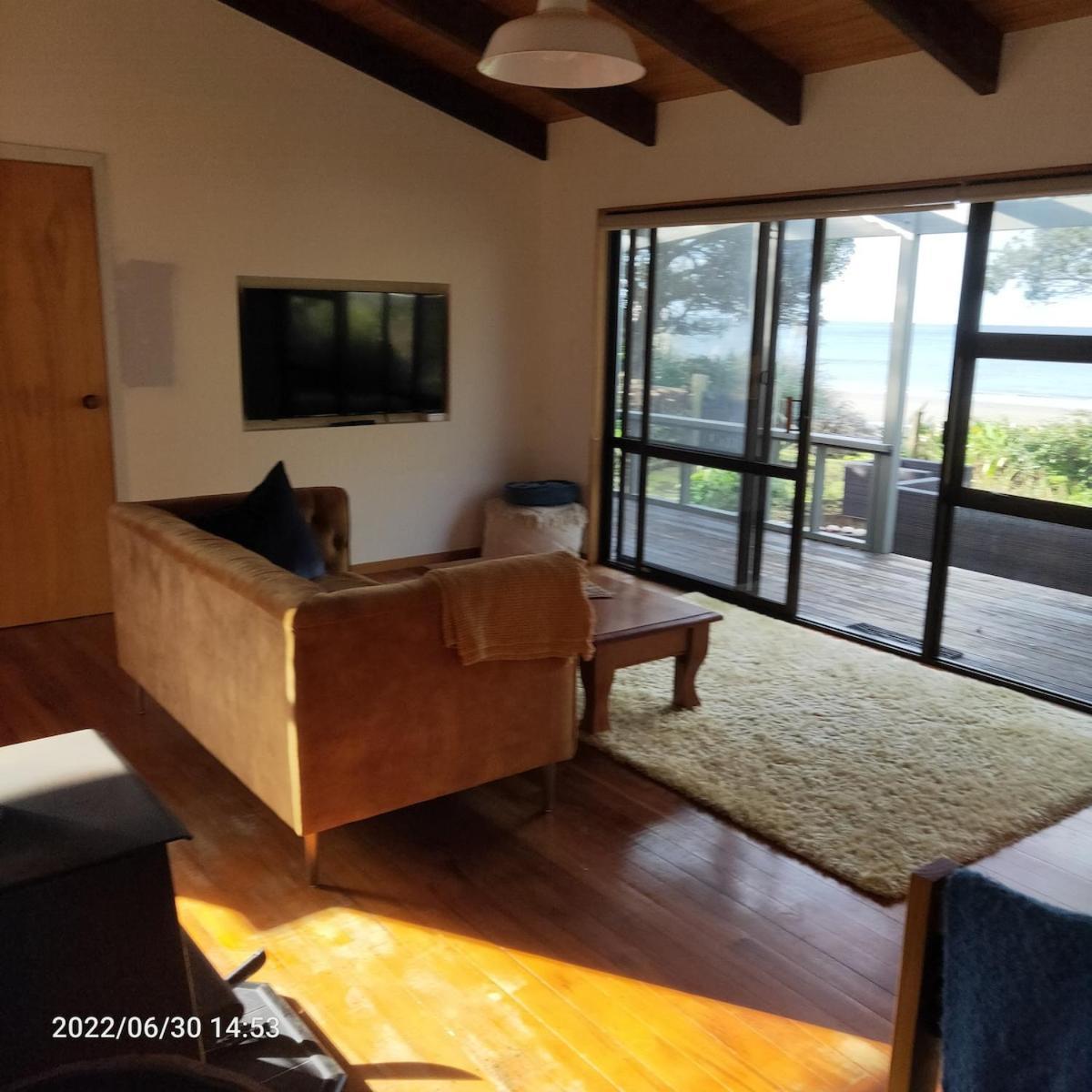 Beachfront Bliss - Your Parapara Seaside Retreat Exterior photo